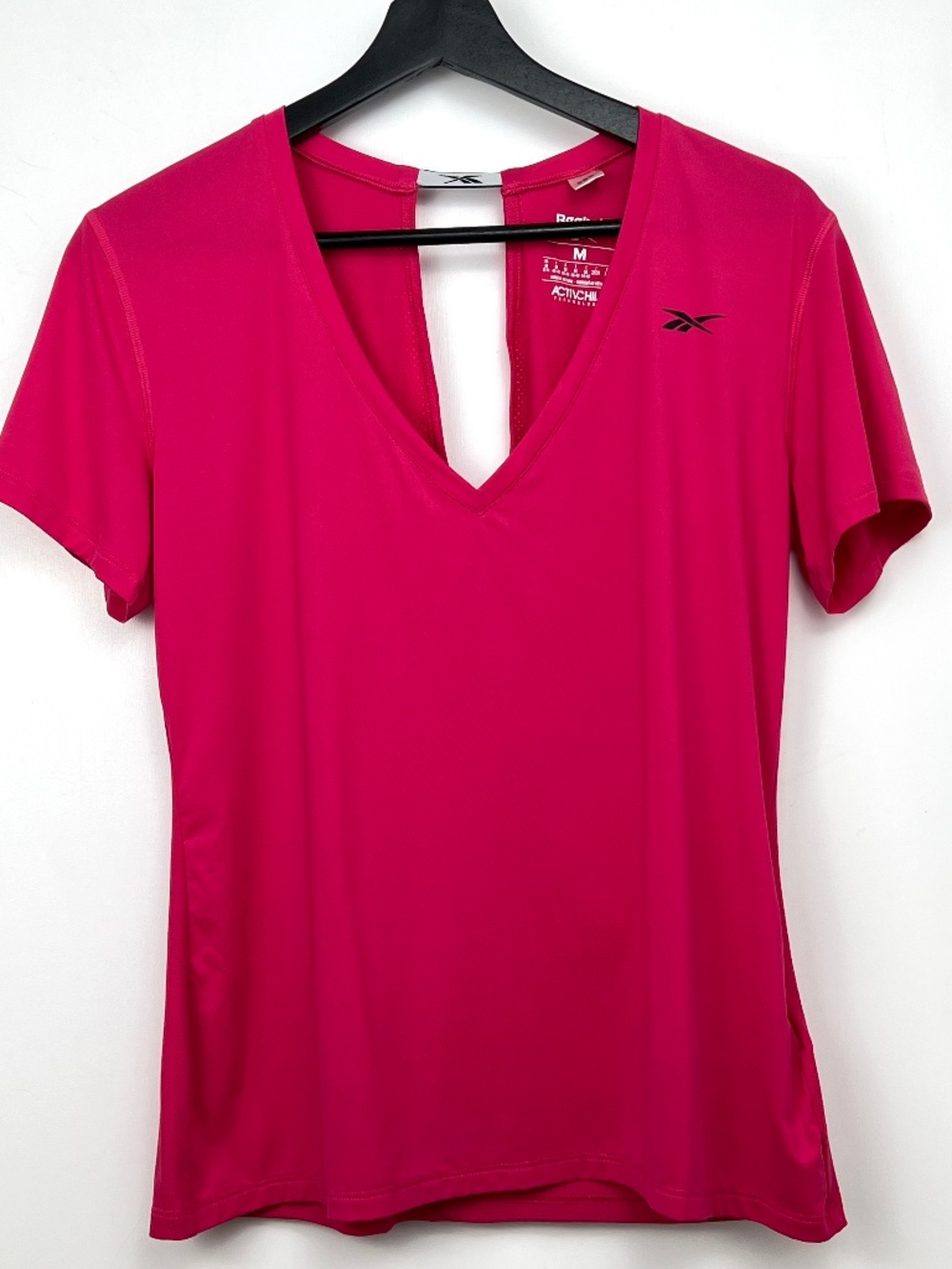 Reebok ActivChill Deep V Neck Performance Workout Tee Sz M Raspberry Pink